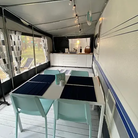 Przyczepa Abordaz Na Campingu Kormoran *