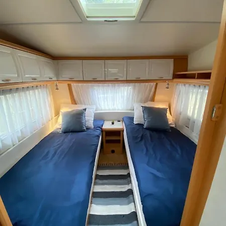 Przyczepa Abordaz Na Campingu Kormoran キャンプ場 *