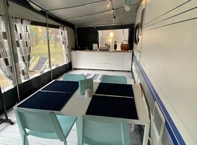 Przyczepa Abordaz Na Campingu Kormoran *